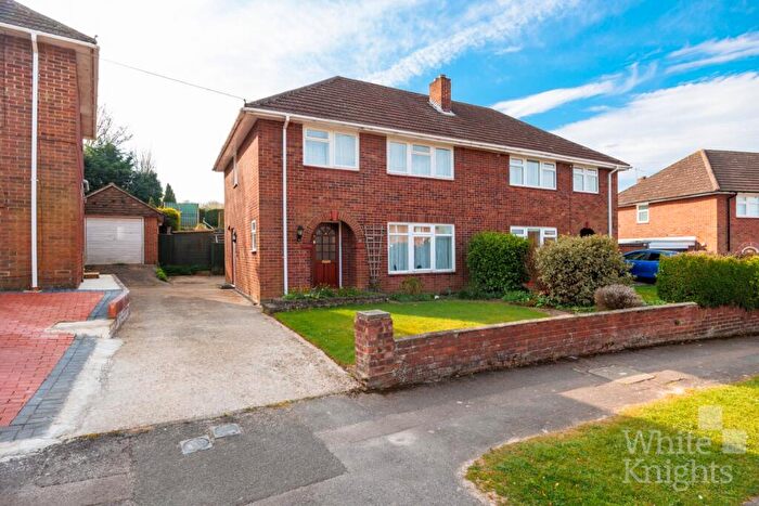 3 Bedroom Semi-Detached House For Sale In Winton Road, Reading, Berkshire, RG2