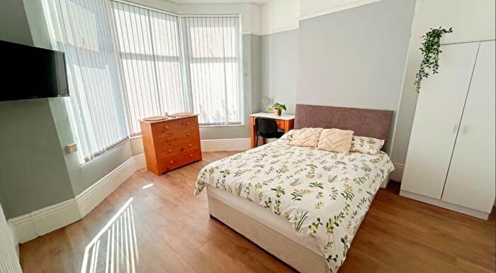 4 Bedroom House To Rent In Edmund Road, Sheffield, S2