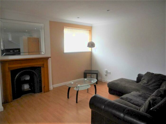 3 Bedroom Flat To Rent In Richmond Road, Cardiff, CF24