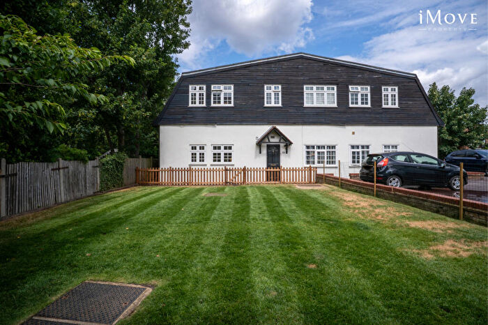 2 Bedroom Flat For Sale In Golden Mews, Howard Road, London, SE20