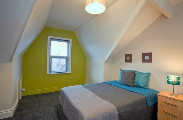 1 Bedroom Terraced House To Rent In Roundhay View, Leeds, West Yorkshire, LS8