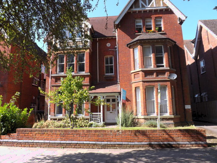 Apartment To Rent In De Parys Avenue, MK40