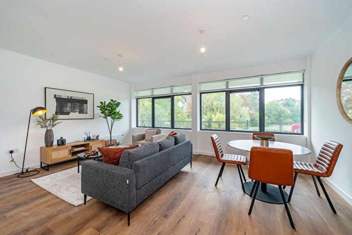 1 Bedroom Flat To Rent In Lakeside Close, Staines Upon Thames, TW18