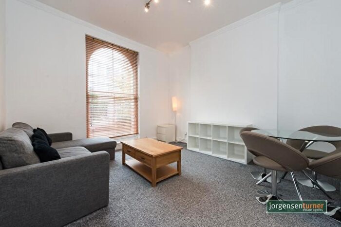 2 Bedroom Flat To Rent In Stanlake Road, Shepherds Bush, W12