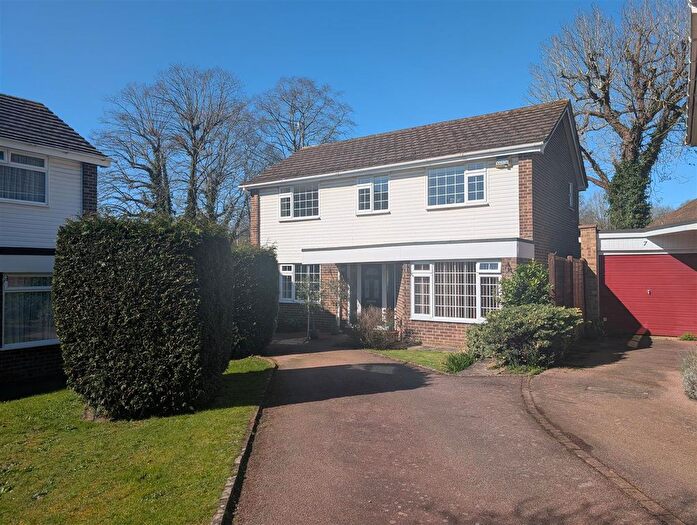 4 Bedroom Detached House For Sale In Wilson Close, Hildenborough, TN11