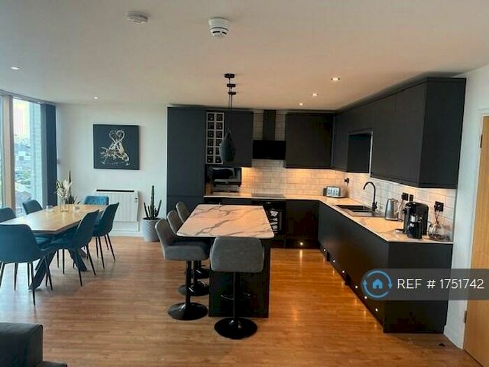 2 Bedroom Flat To Rent In Warwick Road, Manchester, M16