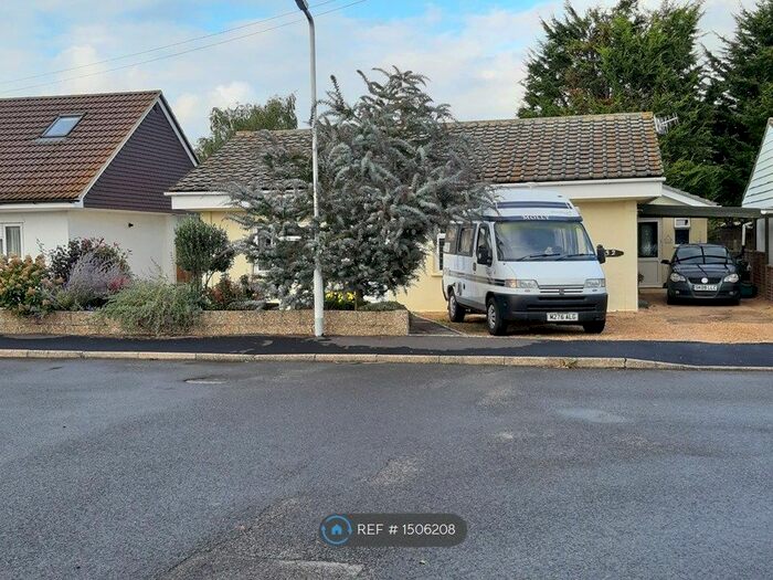 3 Bedroom Bungalow To Rent In Ashley Road, Tonbridge. Kent, TN11