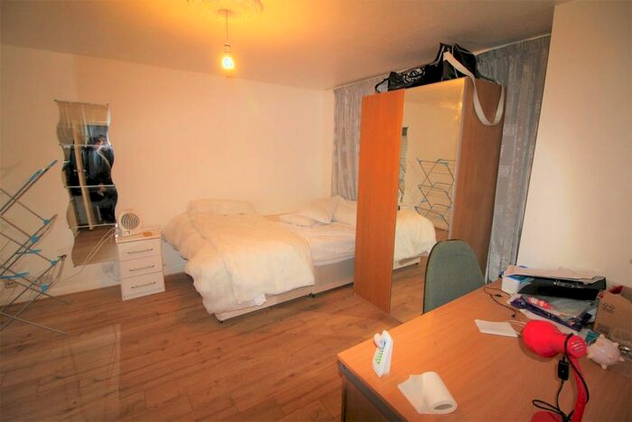 4 Bedroom Detached House To Rent In **&#;pppw** Ingham Grove, Lenton, - Uon, NG7