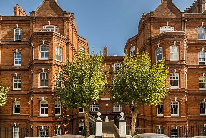 3 Bedroom Flat For Sale In Queen's Club Gardens, West Kensington, W14