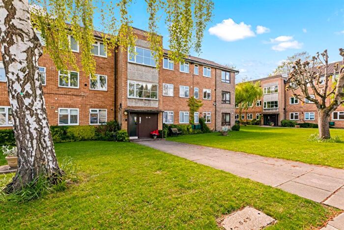 3 Bedroom Flat For Sale In Dukes Drive, Leicester, LE2