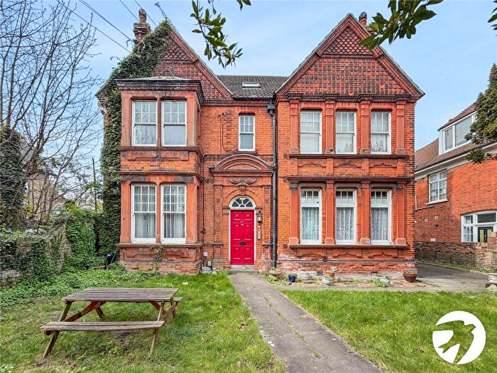 2 Bedroom Flat For Sale In Maidstone Road, Rochester, Kent, ME1