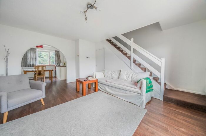 2 Bedroom Flat To Rent In Carston Close, London, SE12