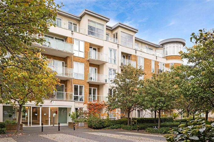 2 Bedroom Flat To Rent In Melliss Avenue, Richmond, TW9