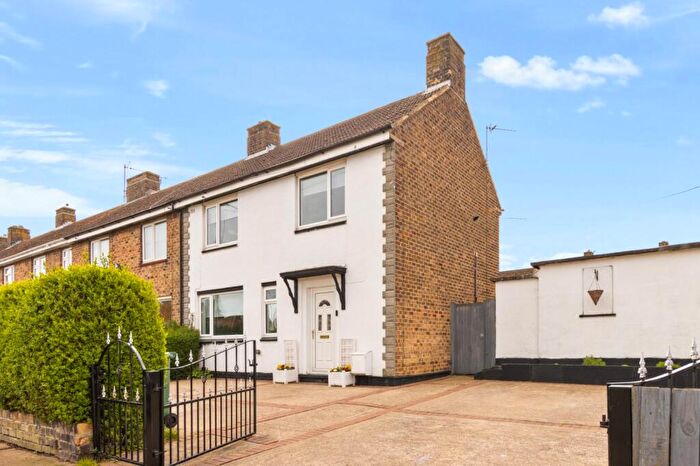 3 Bedroom End Of Terrace House For Sale In Sutcliffe Avenue, Grimsby, DN33