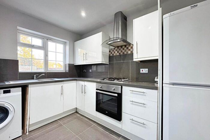 4 Bedroom Link Detached House To Rent In Bedfordshire Way, Wokingham, RG41