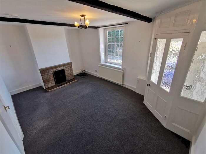 2 Bedroom Cottage To Rent In Bolton Road North, Ramsbottom, Bury, BL0