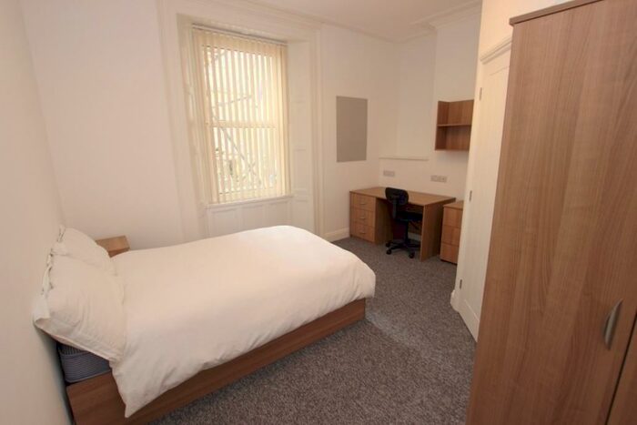 Flat To Rent In North Hill, Plymouth, Devon, PL4