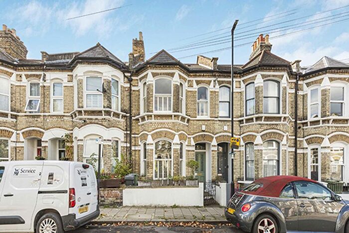 3 Bedroom Property To Rent In Corrance Road, London, SW2