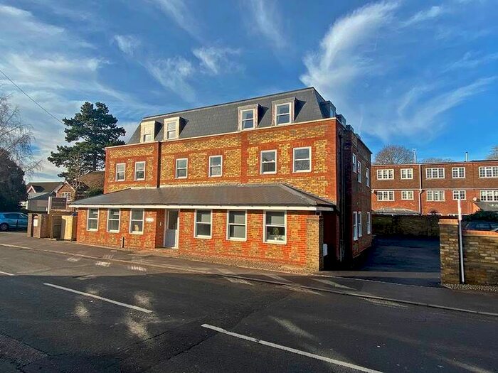 1 Bedroom Flat To Rent In Station Road, Bourne End, SL8