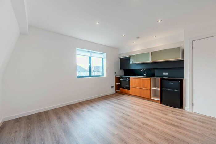 1 Bedroom Flat To Rent In Shaftesbury Avenue, Kenton, HA3
