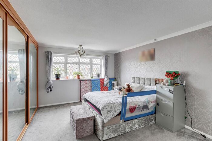 4 Bedroom Detached House For Sale In Oakfield Drive, Sandiacre, Nottinghamshire, NG10
