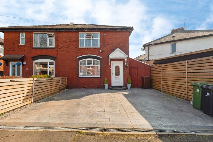 2 Bedroom Semi Detached House For Sale In Oakfold Avenue, Ashton-Under-Lyne, Lancashire, OL6