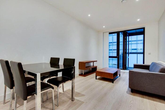1 Bedroom Flat To Rent In Sailors House, Deauville Close, Tower Hamlets, London, E14