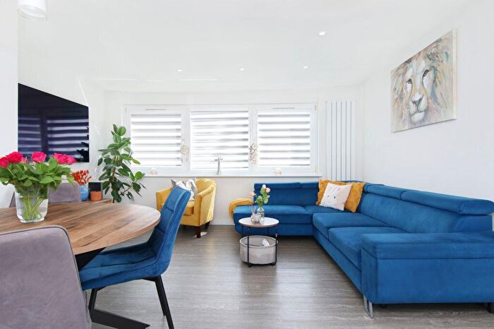 2 Bedroom Flat For Sale In / Moredun Park Garden, Gilmerton, Edinburgh, EH17