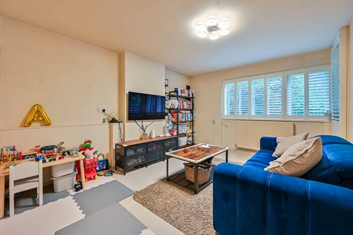 1 Bedroom Flat To Rent In Cadiz Street, Elephant And Castle, London, SE17