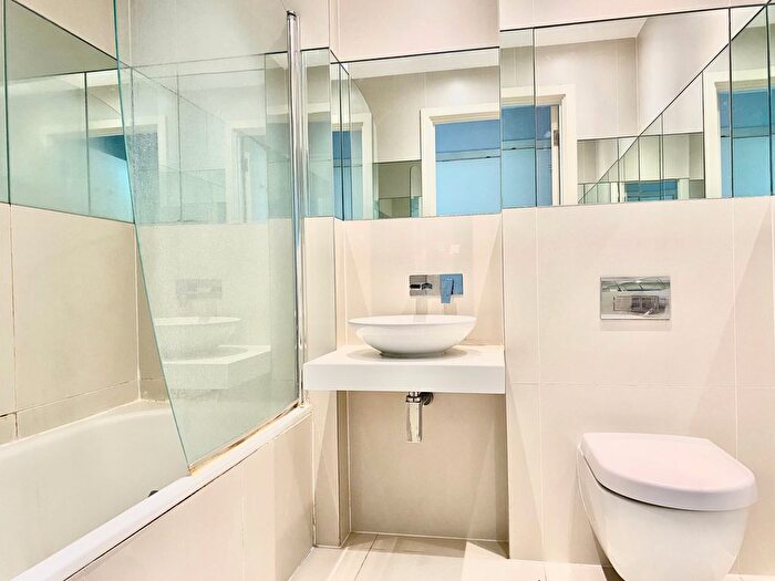 1 Bedroom Flat For Sale In Central Street, London, EC1V