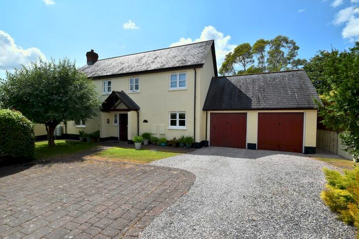 4 Bedroom Detached House For Sale In Orpington Court, Halberton, Tiverton, Devon, EX16