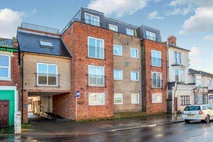 2 Bedroom Flat To Rent In New Road, Portsmouth, PO2