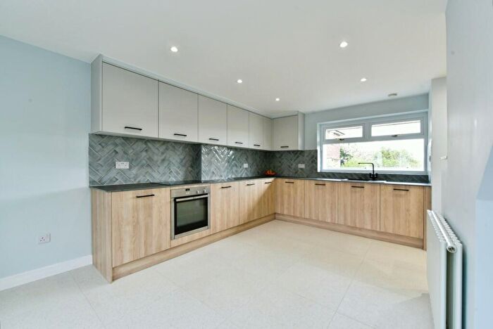 3 Bedroom End Of Terrace House For Sale In Kew Crescent, Sheffield, South Yorkshire, S12