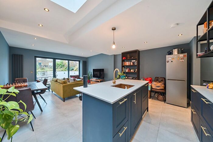 2 Bedroom Flat For Sale In Avondale Rise, London, SE15