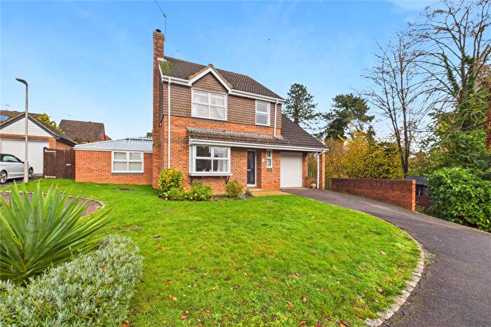 4 Bedroom Detached House For Sale In Pembroke Close, Burghfield Common, Reading, RG7