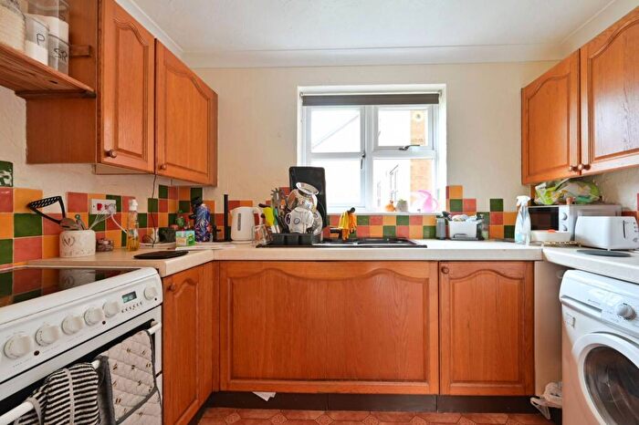 1 Bedroom Flat To Rent In Mangles Road, Guildford, GU1