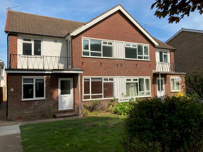 2 Bedroom Flat To Rent In Lovelave Road, Surbiton, KT6