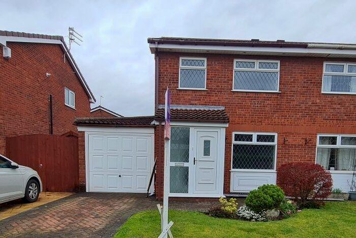 3 Bedroom Semi-Detached House To Rent In Livingstone Close, Warrington, WA5