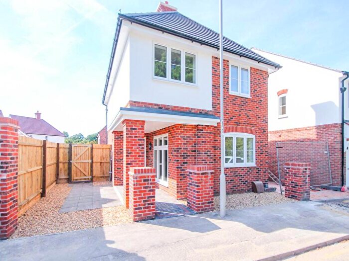 3 Bedroom Detached House To Rent In Grange Road, Mudeford, Christchurch, BH23