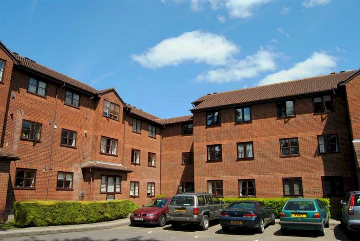 2 Bedroom Flat To Rent In Old Mill Gardens, Berkhamsted, HP4