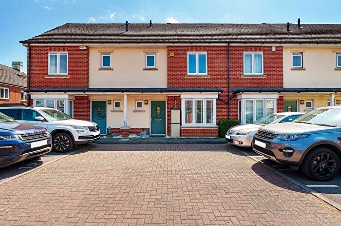 3 Bedroom Terraced House For Sale In Henage Lane, Woking, Surrey, GU22