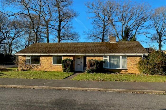 3 Bedroom Bungalow To Rent In Emmer Green, Reading, RG4