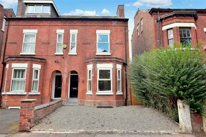 4 Bedroom Semi-Detached House To Rent In Northen Grove, Manchester, M20