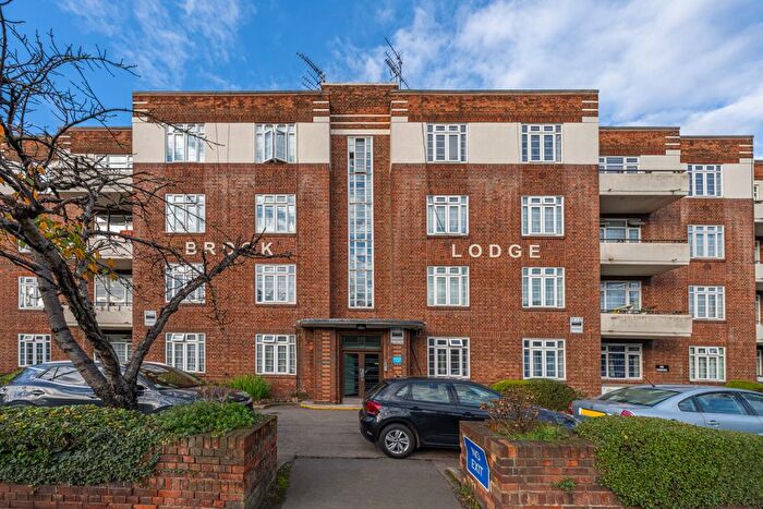 3 Bedroom Flat To Rent In North Circular Road, London, NW11