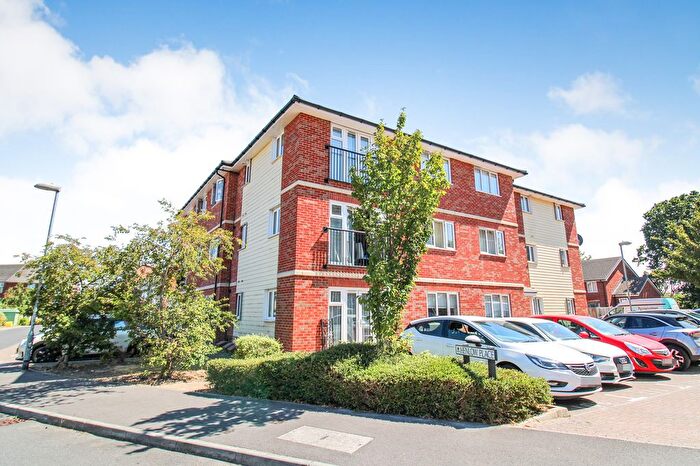 2 Bedroom Flat For Sale In Henlow Place, Farnborough, GU14