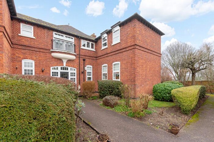 2 Bedroom Apartment For Sale In Redwood Close, Sidcup, DA15