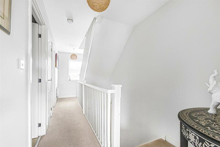 3 Bedroom Terraced House For Sale In London Road, Welwyn, AL6