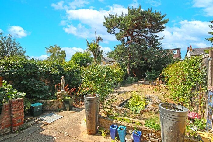 2 Bedroom Detached House For Sale In Princes Road, Ashford, TW15