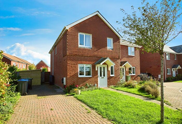3 Bedroom Semi-detached House For Sale In Mynarski Close, Salisbury, SP4