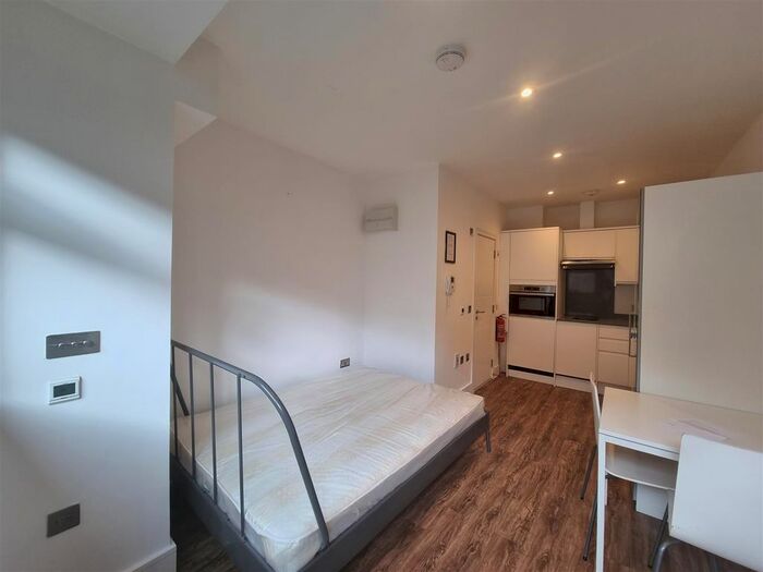 Studio To Rent In Willoughby Road, Turnpike Lane, London, N8